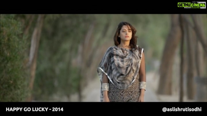 Shruti Sodhi Instagram - Wrapping the #throwbackweekend with a peek at #happygolucky #punjabimovie #punjabisong #shrutisodhi
