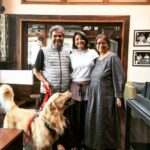 Shweta Basu Prasad Instagram - When in Mussoorie! Lunch and endless conversations with Vishal uncle and Rekha aunty at their BEAUTIFUL house in Mussoorie ❤️ (Thank you Roohdar for posing and not chewing my hoodie)
