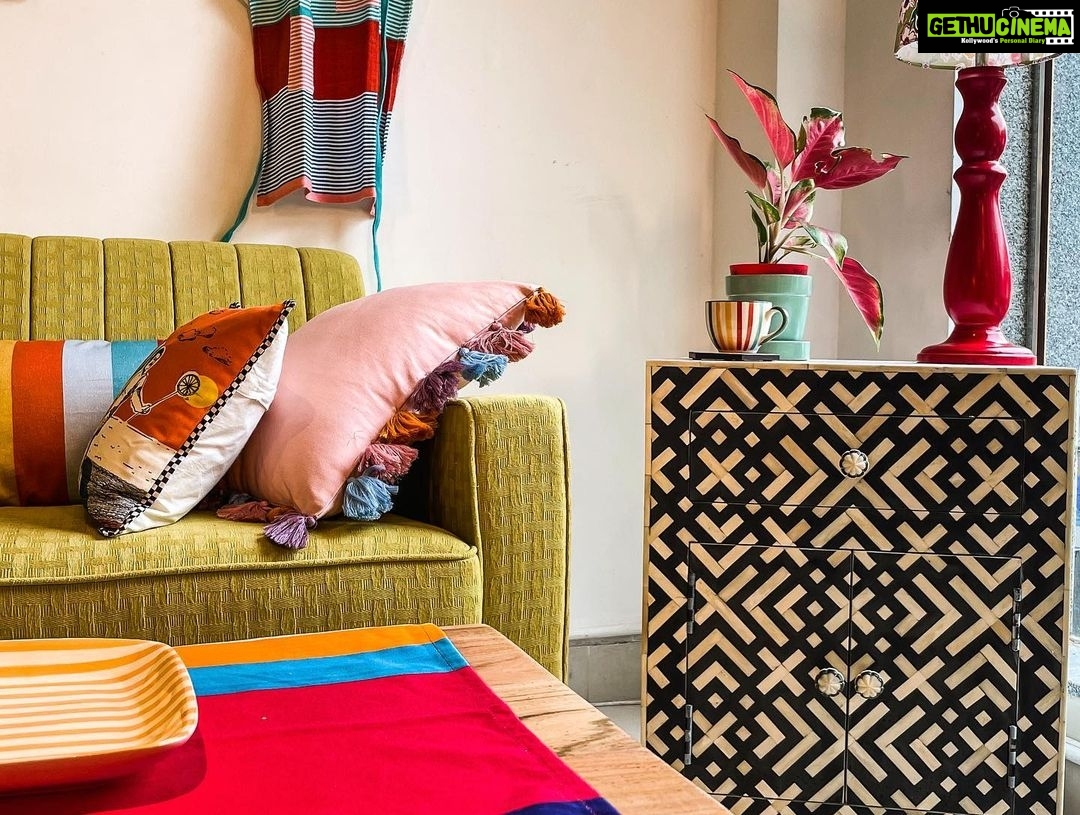 Shweta Basu Prasad Instagram - • Eclectic living room • . . Corner curated at @freedomtreehome Mahalaxmi store, Mumbai Interior stylist: @shwetabasuprasad11 Photographer: @deepika_ajwani Managed by: @thesocialwolfie . . @interiorsbyshwetabasuprasad You space, your personality! . #interiordesign #freedomtreehomestore #interiorsbyshwetabasuprasad #interiorstyling Freedom Tree Homestore