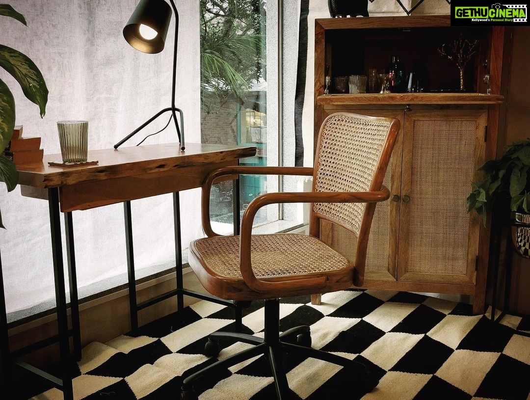 Shweta Basu Prasad Instagram - • Vintage study • . . Corner curated at @freedomtreehome Mahalaxmi store, Mumbai Interior stylist: @shwetabasuprasad11 Photographer: @deepika_ajwani Managed by: @thesocialwolfie . . @interiorsbyshwetabasuprasad You space, your personality! . #interiordesign #freedomtreehomestore #interiorsbyshwetabasuprasad #interiorstyling Freedom Tree Homestore