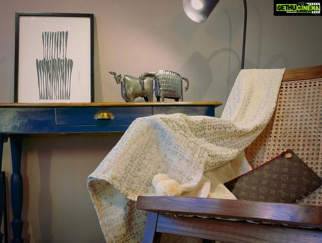 Shweta Basu Prasad Instagram - • Vintage study • . . Corner curated at @freedomtreehome Mahalaxmi store, Mumbai Interior stylist: @shwetabasuprasad11 Photographer: @deepika_ajwani Managed by: @thesocialwolfie . . @interiorsbyshwetabasuprasad You space, your personality! . #interiordesign #freedomtreehomestore #interiorsbyshwetabasuprasad #interiorstyling Freedom Tree Homestore
