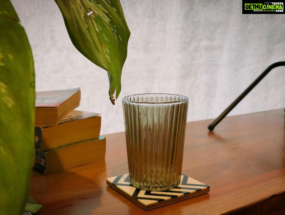 Shweta Basu Prasad Instagram - • Vintage study • . . Corner curated at @freedomtreehome Mahalaxmi store, Mumbai Interior stylist: @shwetabasuprasad11 Photographer: @deepika_ajwani Managed by: @thesocialwolfie . . @interiorsbyshwetabasuprasad You space, your personality! . #interiordesign #freedomtreehomestore #interiorsbyshwetabasuprasad #interiorstyling Freedom Tree Homestore