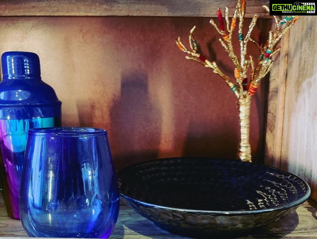 Shweta Basu Prasad Instagram - • Vintage study • . . Corner curated at @freedomtreehome Mahalaxmi store, Mumbai Interior stylist: @shwetabasuprasad11 Photographer: @deepika_ajwani Managed by: @thesocialwolfie . . @interiorsbyshwetabasuprasad You space, your personality! . #interiordesign #freedomtreehomestore #interiorsbyshwetabasuprasad #interiorstyling Freedom Tree Homestore