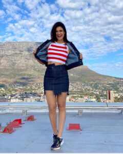 Shweta Tiwari Instagram - Outfit @ose.studios Styled by @stylebysaachivj Team @vanita_parihar01 @sanzimehta777 #kkk11 #darrvsdare #capetown