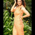 Shweta Tiwari Instagram - Sourire💕 Outfit @nitaradhanrajlabel Styled by @stylingbyvictor @sohail__mughal___ Earrings @ebinajewel Clicked by @amitkhannaphotography Makeup @durgedeepak76 Hyatt Regency Mumbai