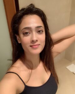 Shweta Tiwari Instagram - Ah! There is nothing like staying at home! #relaxday