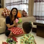 Shweta Tiwari Instagram - My new way of spending time with Reyansh. Earlier he always wanted my phone to watch something or the other. I am not okay with that at all. I got him Carvaan Mini kids. Now he happily plays his rhymes, stories etc on this and we both have fun together. #CarvaanMiniKids #CarvaanMini @saregama_official