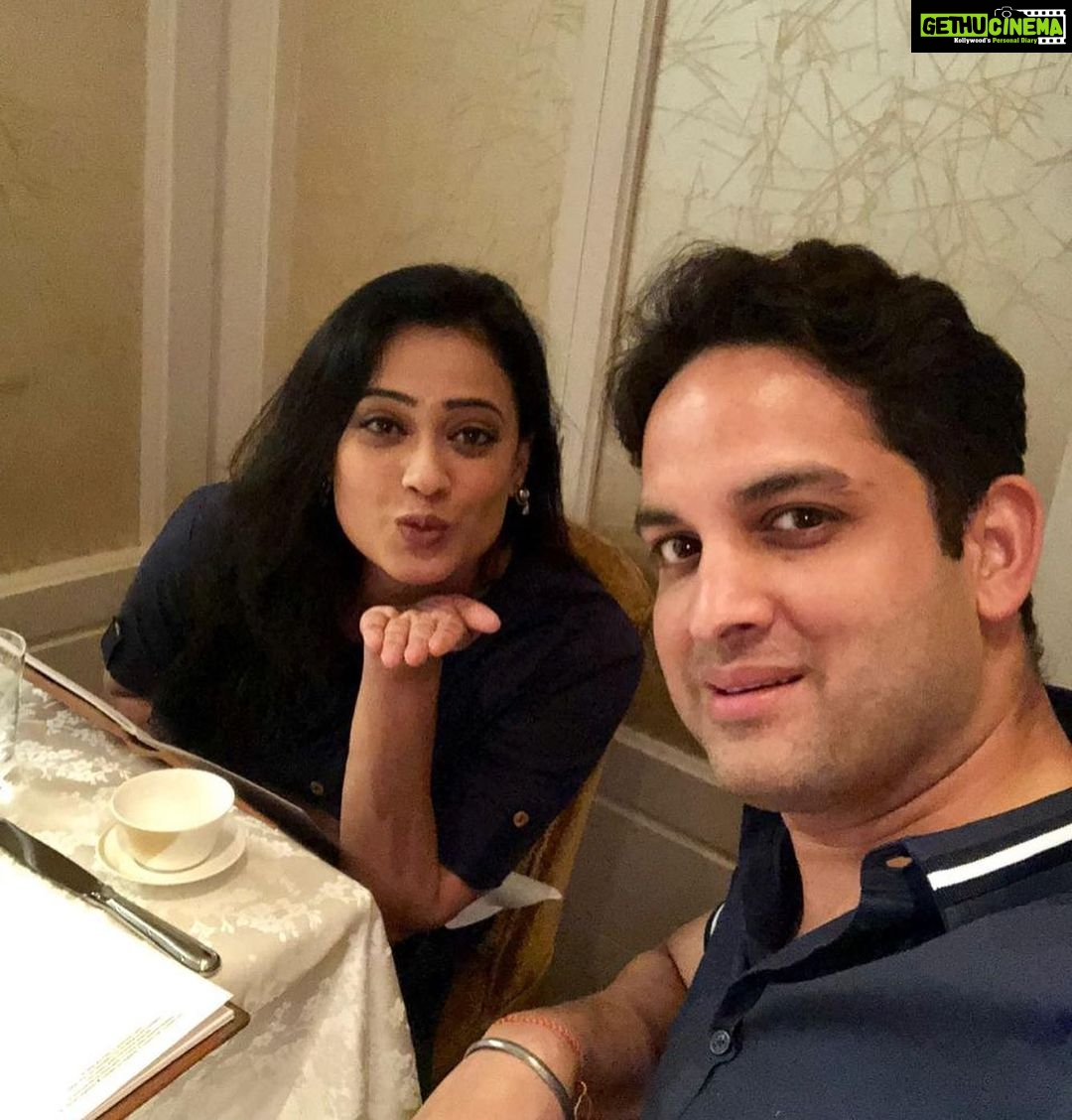 Shweta Tiwari Instagram - If you are fortunate enough to have a good friend or a best friend, who can Stand by you in Thick and Thin, then you have something that many people do not: a bond that is truly unique and special, and I know I’m one of the lucky ones. I have the greatest friend and confidant in you and I realise I fail to make you realise how truly grateful I am for everything you’ve done for my family and I. I know I missed your birthday, and I’m so so sorry but On your belated birthday I promise you I’ll try to be as good a friend as you are. Happiest Birthday Vikaas @vikaaskalantri May you keep thriving and soaring.🤗🤗🤗