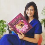 Shweta Tiwari Instagram – My way of Having Fun📚#booksandme #paathleela