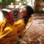 Shweta Tiwari Instagram - Whether your me-time consists of reading, meditating, journaling, or simply relaxing with your thoughts, why not make it a permanent part of your routine? #booksandme #paathleela