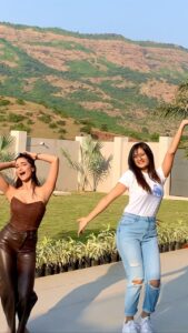 Shweta Tiwari Instagram - Catching the beat with ⚡️BIJLEE⚡️ herself ⚡️❤️🤩 #bijleebijlee