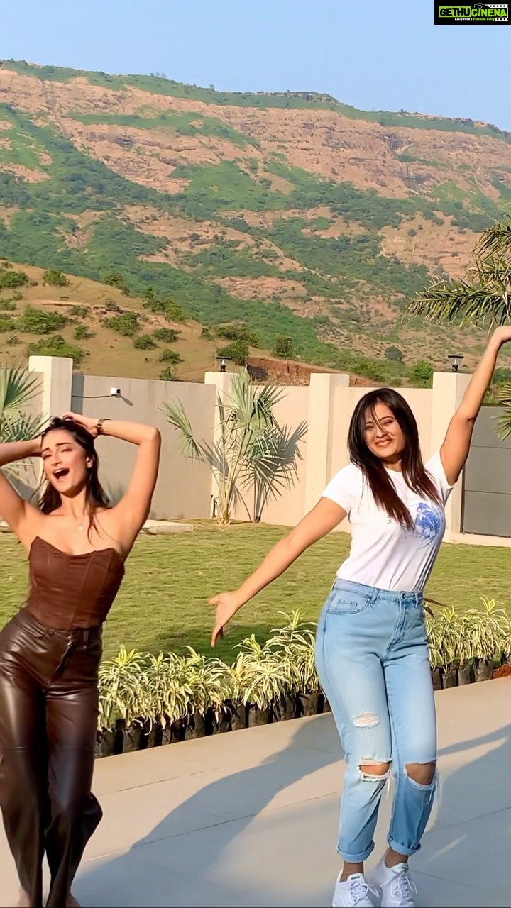 Shweta Tiwari Instagram - Catching the beat with ⚡️BIJLEE⚡️ herself ⚡️❤️🤩 #bijleebijlee