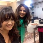Shweta Tiwari Instagram – With The prettiest Hair Artist in the whole world! @kantamotwani