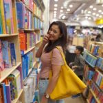 Shweta Tiwari Instagram – My favourite place to visit when my mind searches for peace 🙏🏼❤️#bookstores ##paathleela