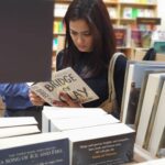 Shweta Tiwari Instagram - I have gone to this bookshop for years, always finding the one book I wanted..and then three more I hadn’t known I wanted 😁#booksandme #paathleela Crossword Bookstore