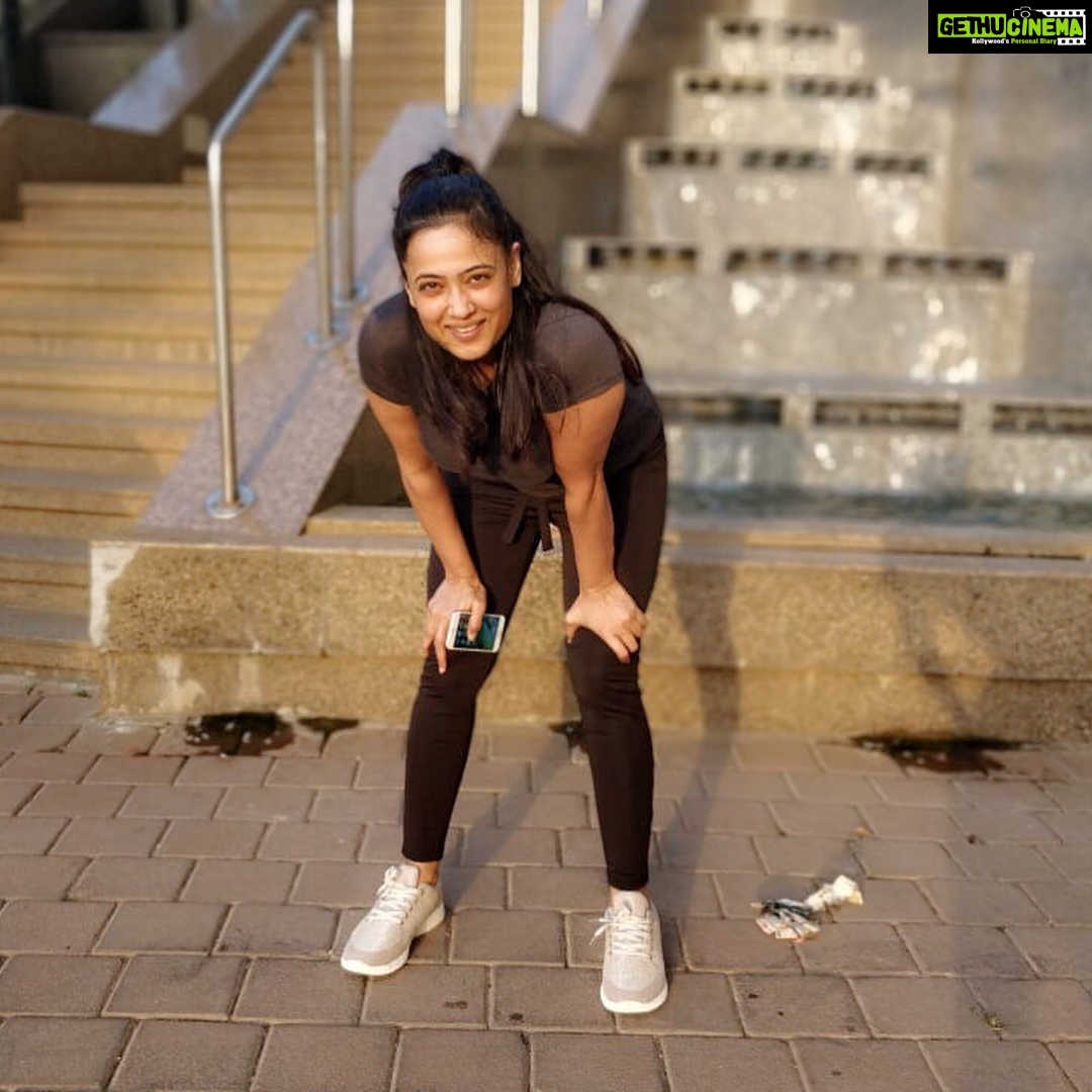 Shweta Tiwari Instagram - One thing we all have in common is that we detest looking sweaty, we detest armpit stains, we detest anything to do with sticky sweat and avoid it as much as we can...Except when it comes to working out, when you’re working out you want to sweat, and you want to sweat profusely. When you’re working out, sweat is a symbol of triumph, it shows you that you’ve pushed yourself, you’ve burned. Workout sweat is a result of commendable hard work and it’s the only type of sweat that pinks your cheeks, that makes you glow, and this glow is incomparable, it’s the glow of fitness. #lovemyfitnessglow Top- @zara Legging and shoes- @shein_in Styled by- @ruchika_jalan