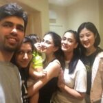 Shweta Tiwari Instagram – Amazing night, with lots of Food, Gossip and fun 🤗❤️#uk #nanhayatri Harrow, United Kingdom