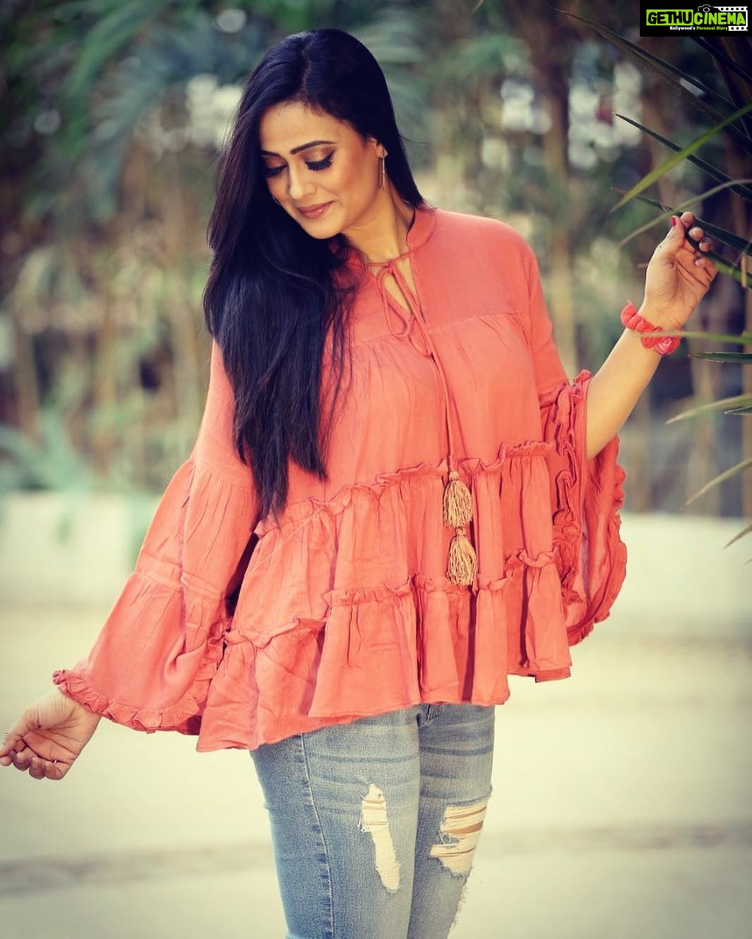 Shweta Tiwari Instagram - Only I can change my Life... no one else can do it for me..!😊Rustic Ruffled Top by @vajor