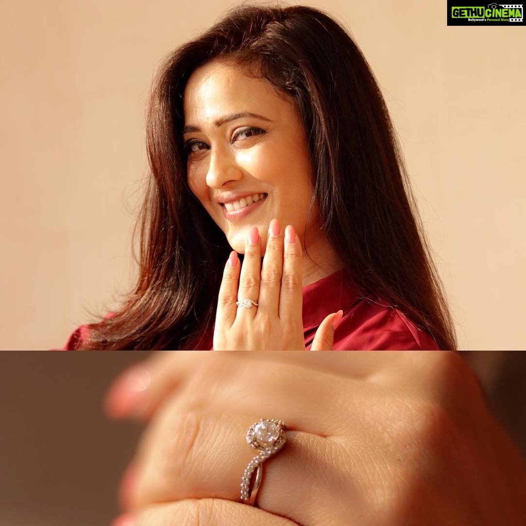 Shweta Tiwari Instagram - Gorgeous Ring 💍 by @pearlsfromheaven .