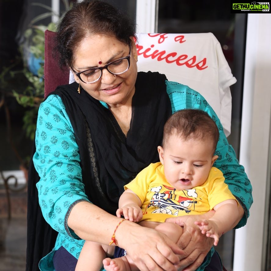 Shweta Tiwari Instagram - Happy Mother's Day mummy. Thank you for being so patient, so kind, and so extraordinarily supportive. I wouldn't be even half of the human,half of the mother, that I am today without your guidance. Procuring the name that I did would be impossible if it wasn't for you. It was because I knew for certain that you are my intransigent support system. I will always be enormously grateful. Love you mummy❤️