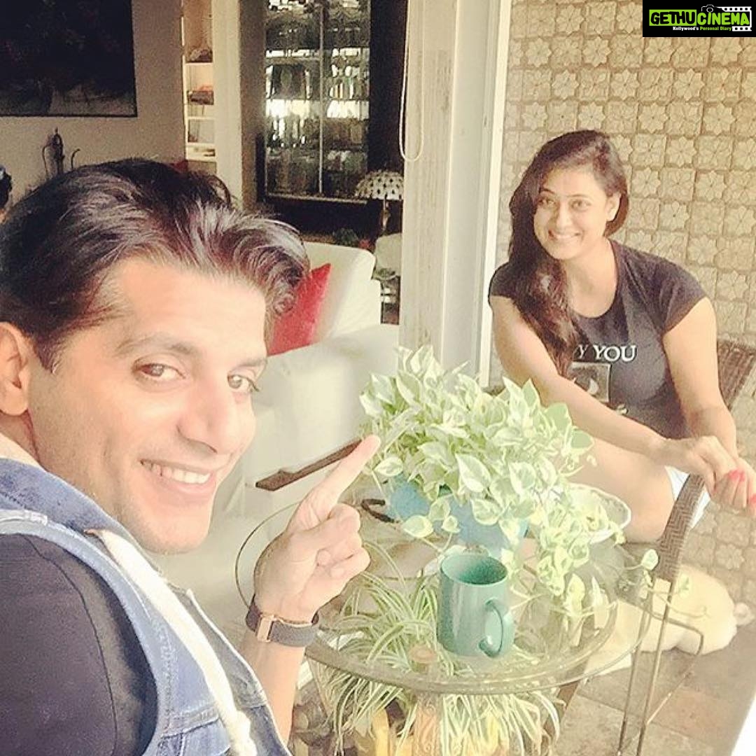 Shweta Tiwari Instagram - #Repost @karanvirbohra with @repostapp ・・・ When someone so special like him gives you a surprise visit...😘😘😘