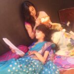 Shweta Tiwari Instagram – Eese kehte hain fulltoo dulaar…!! Humri Maidamji sote sote khayengi Wo Bhi hamare haathon se..😉 #bts #begusarai #poonam #bindiya #shwetatiwari #shivangijoshi