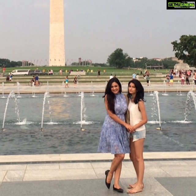 Shweta Tiwari Instagram - 😊 #palaktiwari #shwetatiwari #WorldWar2Memorial #WashingtonDC