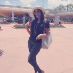 Shweta Tiwari Instagram - Disneyworld day 2🙌🏽💗 #shwetatiwari #orlando #disneyworldorlando