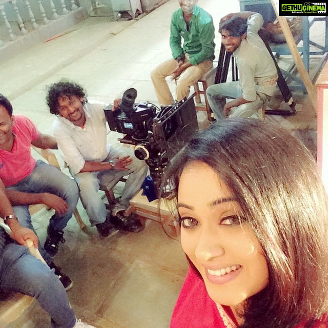 Shweta Tiwari Instagram - My zombie crew is smiling more than me...😳 #happycrew #nightshoot #bts #sleepyheads #crazy #schedule #24hrs #nonstop #shoot