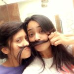 Shweta Tiwari Instagram - Moochen hon toh Nathulal jaisi hon ... Warna na hon...👨😜😜 #shwetatiwari #shivangijoshi #sleepover #butnosleep 😜