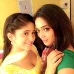 Shweta Tiwari Instagram – 👭😜 #bts #begusarai #shwetatiwari #shivangijoshi #makeuproom #timepass😜