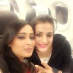 Shweta Tiwari Instagram – Selfie with the chatterbox… ❤️❤️❤️ #shwetatiwari #Ameeshapatel #flight #selfie #nonstopchatting #gossipQueens 😜