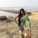 Shweta Tiwari Instagram – Ganga kinaare in Banaras…😁😁 #shwetatiwari #bts #newshow #outdoor #banaras #ganga