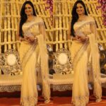 Shweta Tiwari Instagram – 😊😊😊😊 #shwetatiwari at #priyanka and #anuj’s #reception #baroda #Vadodara #indian #saree #camouflageSaree#santacruz