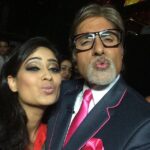 Shweta Tiwari Instagram - Pouting selfie with 'Amtavachchan'....check!! One more item off my bucket list. Words fail me to describe the wonderful experience I had working with The Legend Sir Big B. I couldn't have asked for more from life. I am a happy soul now.💃💃💃💃 #Shwetatiwari#AmitabBachan #legend #KBC #lifetimeexperience