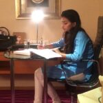 Shweta Tiwari Instagram – Awwwww… Mera hardworking Baby…😘😘😘 #palaktiwari #studytime#nofilter#myjaan