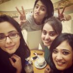 Shweta Tiwari Instagram - Time out with my girls...👭👭 #palaktiwari #shwetatiwari #priyanka #anchalmunjal #coffee #movie #funtime