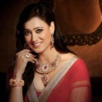 Shweta Tiwari Instagram – Sachin’s work…👍 #shwetatiwari#jewelleryshoot#ananyasaree