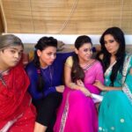 Shweta Tiwari Instagram – The rainbow of beauty 🌈 #shwetatiwari #sumona #kiku#preeti#neetimissing#cnwk #posing #funshoot #crazyteam