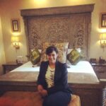 Shweta Tiwari Instagram - Bedroom of #khawbgah 😍😍😍 So Royal ... I feel like a Queen👸..No no Like a King...👑 Hahaha....😂😂😂