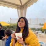 Shweta Tiwari Instagram - Yessss Coffeeeeeee! #funyatri #narikiyatra #nanhayatri #coffeeaddict Candid by @suhani_bachan