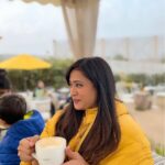 Shweta Tiwari Instagram - Yessss Coffeeeeeee! #funyatri #narikiyatra #nanhayatri #coffeeaddict Candid by @suhani_bachan