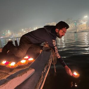 Silambarasan Instagram - #throwback #newyears @ varanasi. 😊
#positivevibes
#atman #silambarasantr
