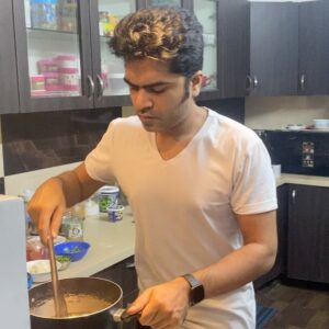Silambarasan Instagram - From chicken to Paneer 😉

That loyal Camera man @syednivaaz 🤦🏻

#throwbackthursday #cooking