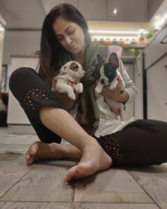 Simran Instagram - The world would be a better place if everyone had the ability to love as unconditionally as a pet. Aww, these 2 babies are here to stay ❤️ Looking forward to cute n loveable moments with Dilbar & Dildaar ♥️ 🥰
