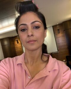 Simran Instagram - Your hair is the crown that makes you the queen you are.