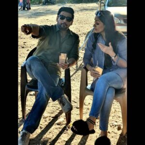 Simran Instagram - Endless chats and fun on the sets of #Andhagan with @actorprashanth 

#AndhadhunRemake