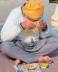 Simran Kaur Mundi Instagram - These are the hands that feed billions, sadey desh de kissana te rabba meher karin🙏