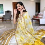 Simran Kaur Mundi Instagram – #NewYear New Me.. Same me though😅 #HappyNewYear 🥳🥳🎉✨ 
.
.
#2022 #newyearnewme #lehriya