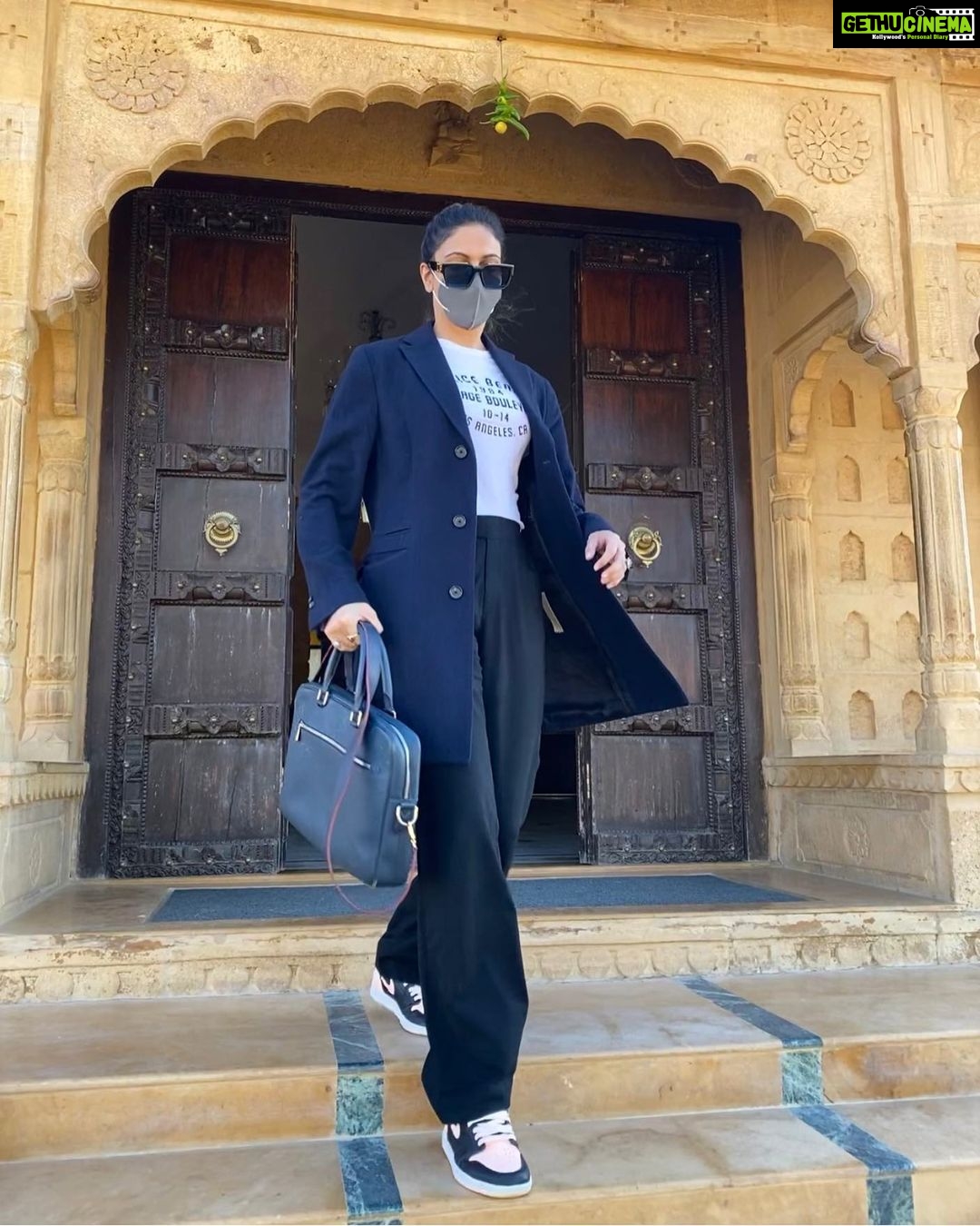 Simran Kaur Mundi Instagram - Not sure if i am here for #work ? Or for #leisure 🤔 . . . #holiday #work #overcoat #jordans #crimson #jordan1 #rajasthan #sleek #sleekbun
